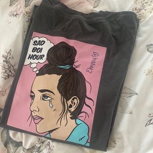 SIGNED EMMA CHAMBERLAIN TEE SHIRT
